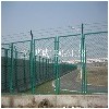 兰州华威金属丝网出售优质机场护栏网，武威机场护栏网厂家