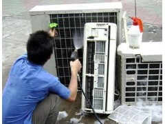 武汉光谷挂机空调清洗 保养 加氟图1